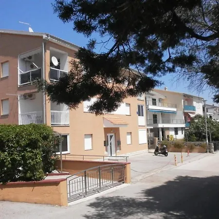 דירה Roko Close To קרק