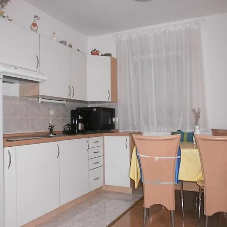 Διαμέρισμα Roko Close To